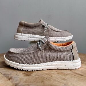 Hey Dude Wally Sox Skater Boys Size 4 Taupe Tan Slip On Loafers Shoes NWOT